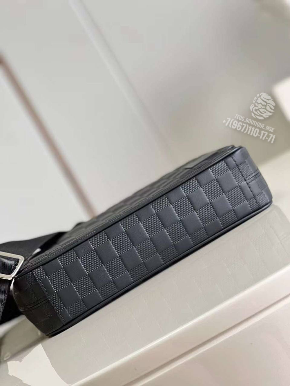 Сумка через плечо/мессенджер Louis Vuitton District PM