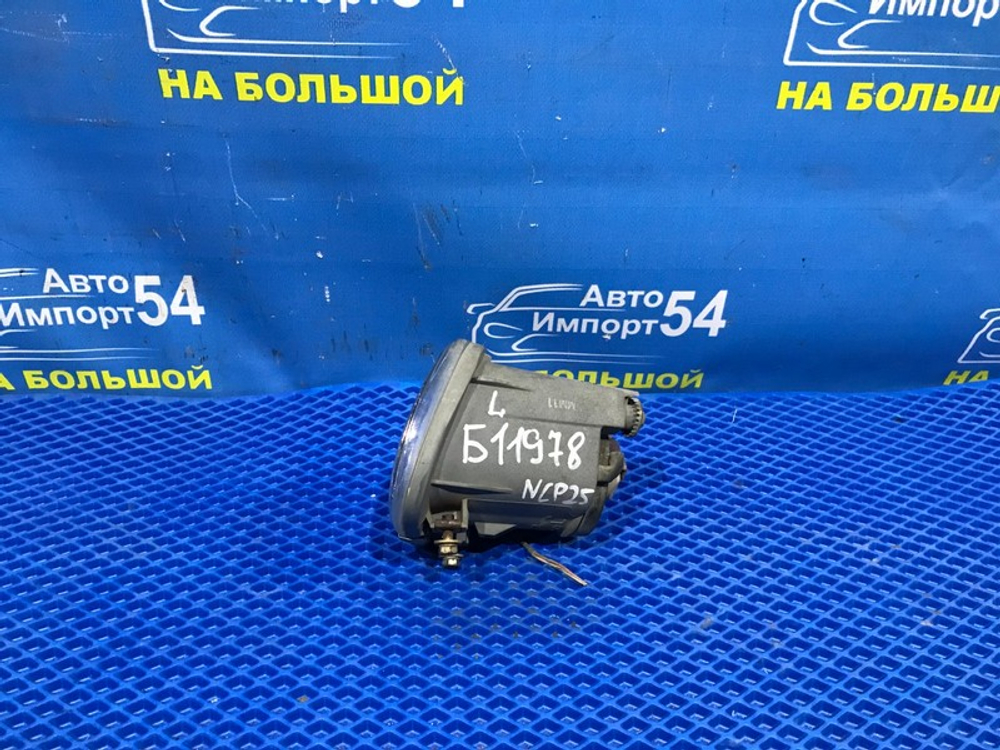 Туманка левая TOYOTA FUNCARGO 1999-2002