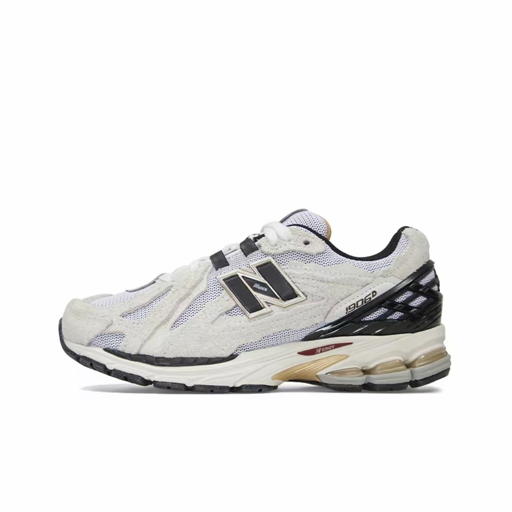 alt="New Balance 1906R Protection Pack Reflection M1906DC белый с черными акцентами вид сбоку на белом фоне"