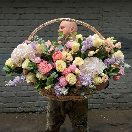 Корзина " Цветочный оазис"