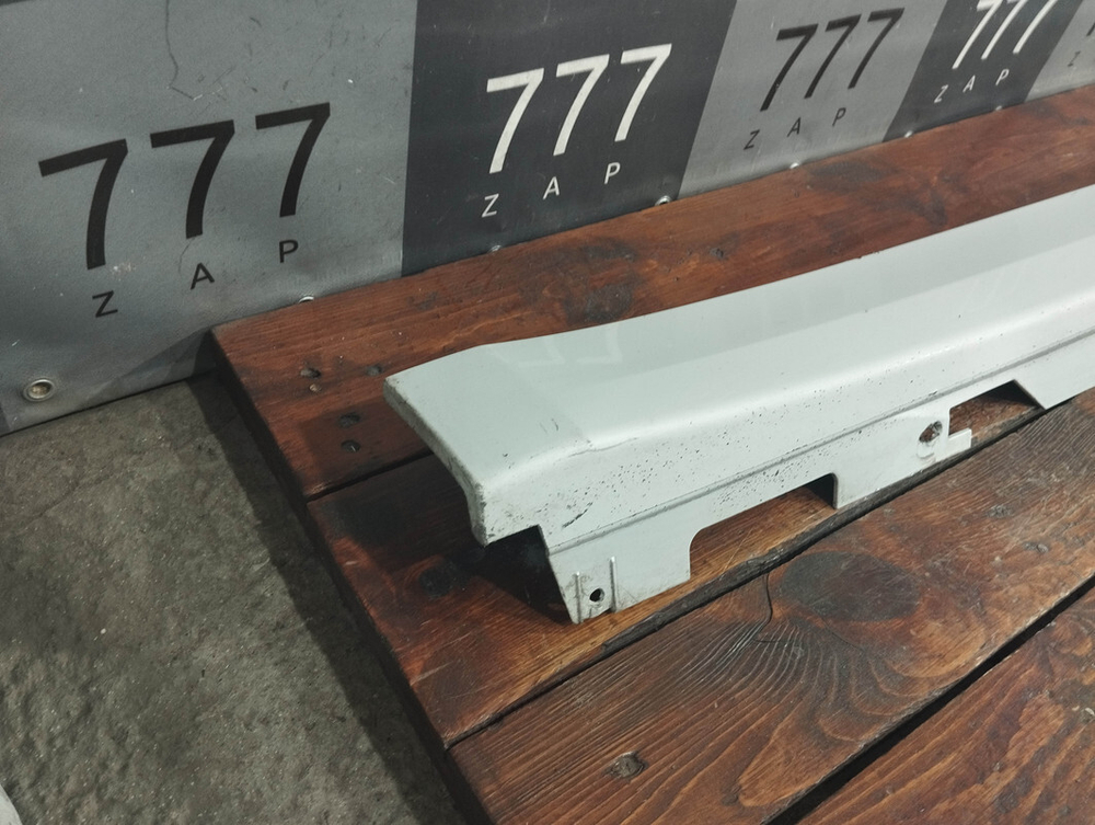 Накладка порога левого BMW 5-Series (G30) 17-20 Б/У Оригинал 51777475603