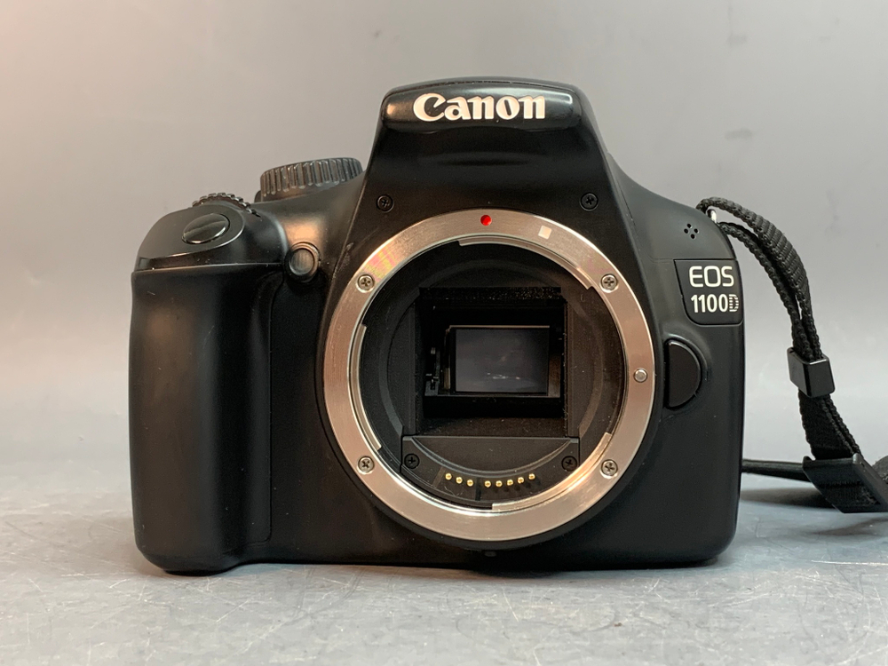 Canon EOS 1100D kit EF-S 18-55mm 3.5-5.6 ll 5800 кадров