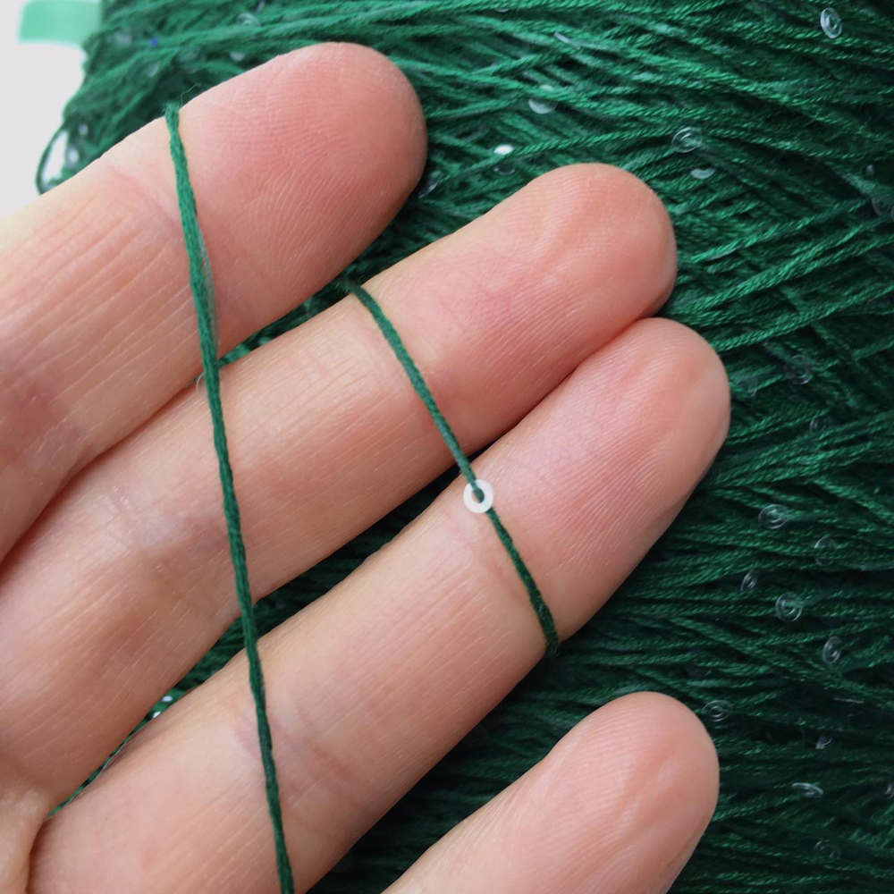 PAILLUX - D&C yarns; 96% хлопок, 4% прозрачные пайетки; 560м/100гр; цвет: нить - изумруд, пайетки - прозрачные MPK