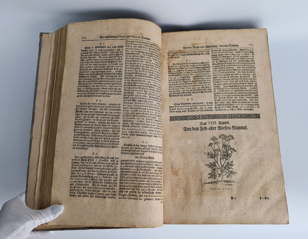 "Museum museorum, oder Vollstandige Schau-Buhne aller Materialien und Specereyen [...] aus andern Material-Kunst und Naturalien Kammern Oost und West-Indischen Reisbeschreibungen". D. Michael Bernhard Valentini. 1714 г.