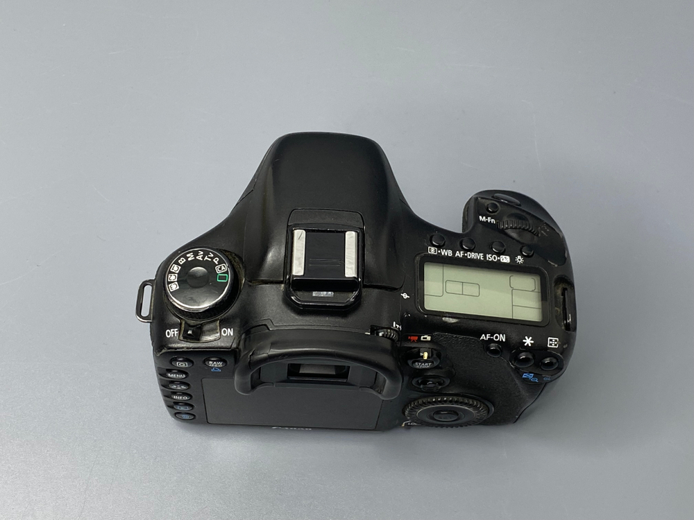 Canon EOS 7D — 230 832 кадра, не работает вспышка