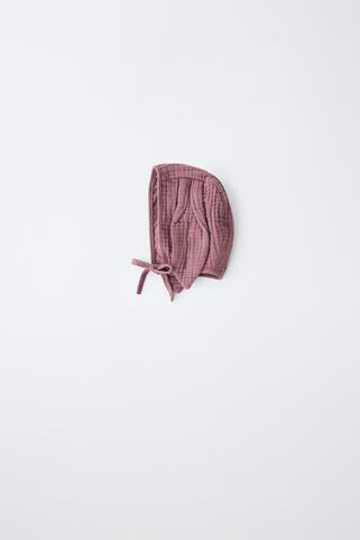 ZARA ЧЕПЧИК С ФАКТУРНЫМИ УШКАМИ, ЦВЕТ МАЛЬВЫ