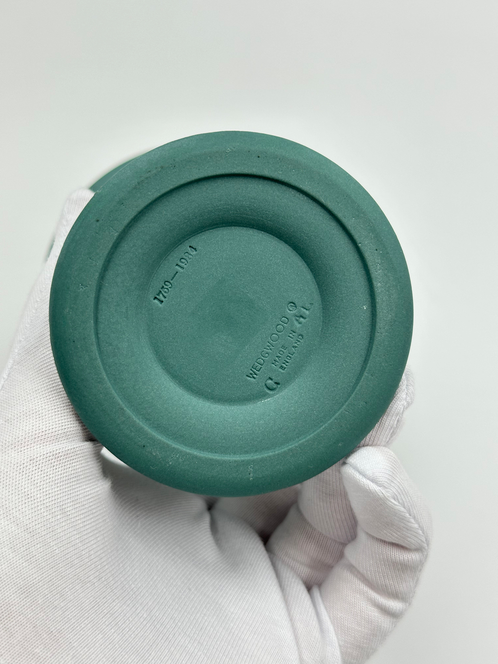 Ваза Wedgwood тёмно-зелёная