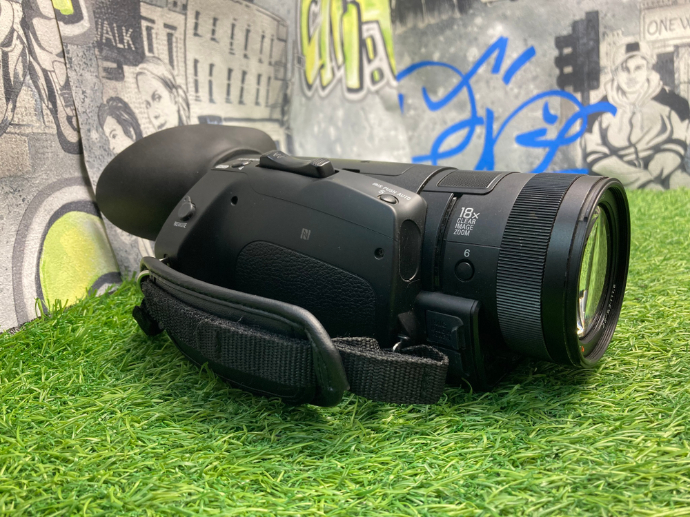 Sony FDR-AX700