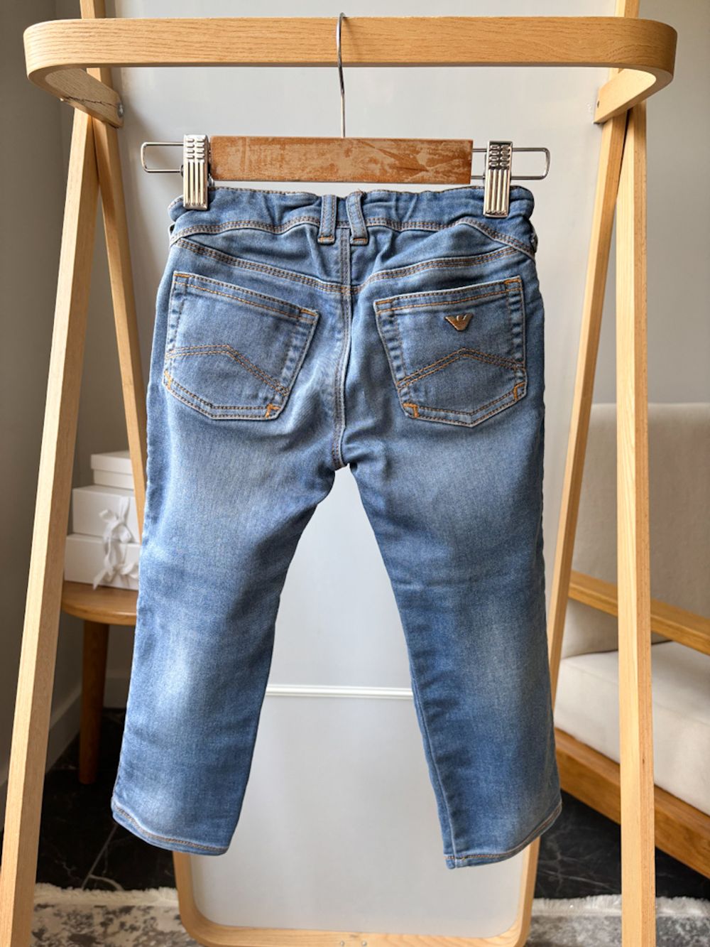Джинсы Armani , 92