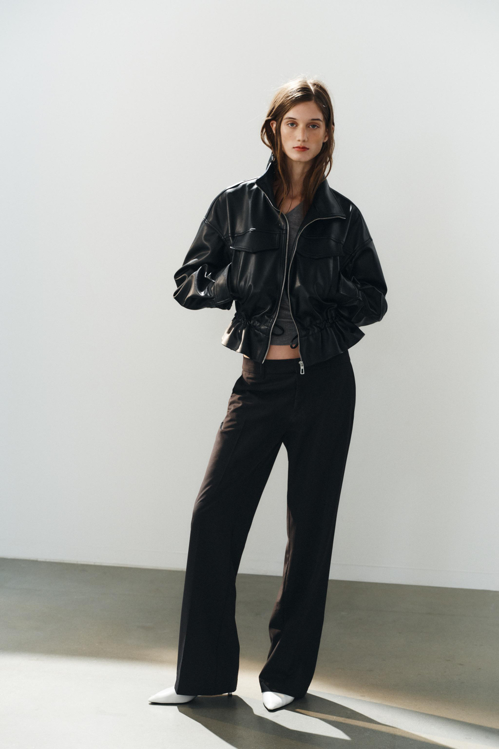КУРТКА ИЗ ИСКУССТВЕННОЙ КОЖИ С РЕГУЛИРУЕМОЙ ТАЛИЕЙ — ZARA