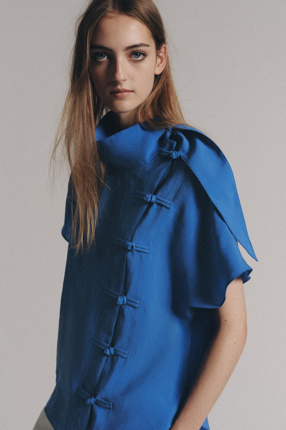 ZARA РУБАШКА С ЗАСТЕЖКОЙ-АЛАМАРОМ ZW COLLECTION, ЯРКО-СИНИЙ