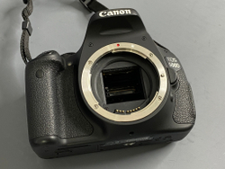 Canon 600D kit 18-55mm IS II 2500 кадров