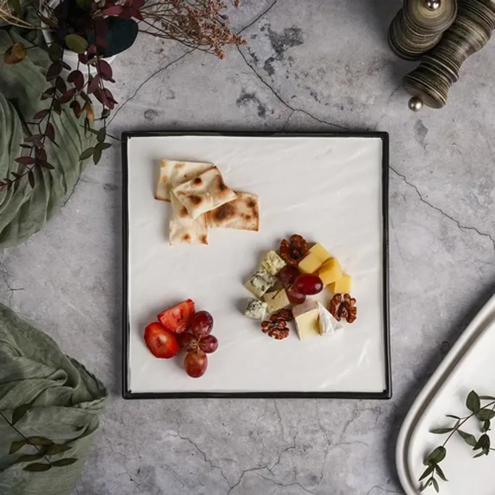 Блюдо квадратное 25*25 см h1,5 см Relief белое с черным бортом фарфор P.L. Proff Cuisine [3]