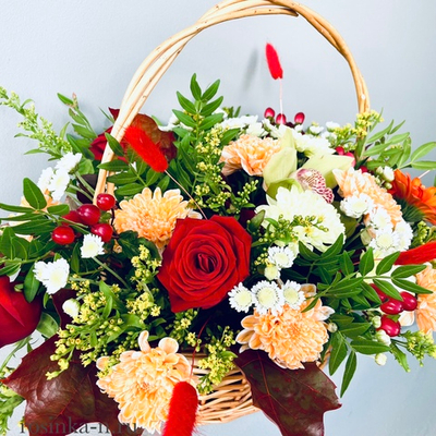Корзина с цветами (осенняя композиция)