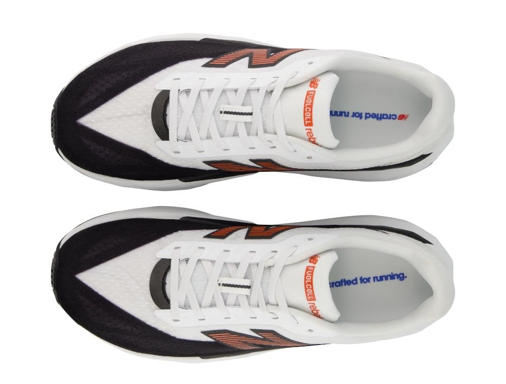 Мужские беговые кроссовки New Balance FuelCell Rebel v5 M Черно-Белые