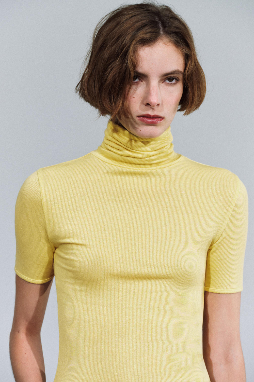 ФУТБОЛКА С КОРОТКИМИ РУКАВАМИ — ZARA