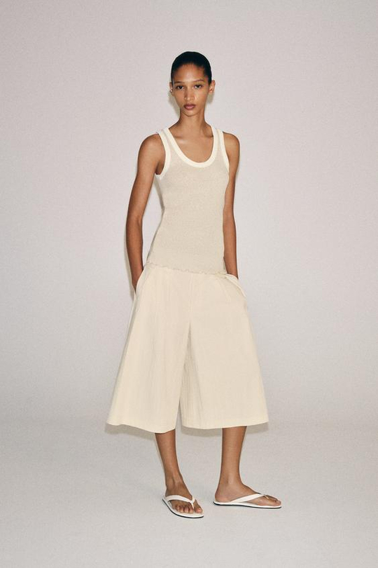 ZARA ШОРТЫ С ЗАЩИПАМИ — ZW COLLECTION, ПЕСОЧНЫЙ