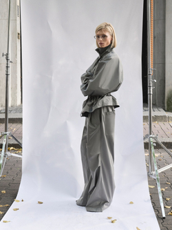 «Air jacket» Ветровка с драпировкой на молнии.