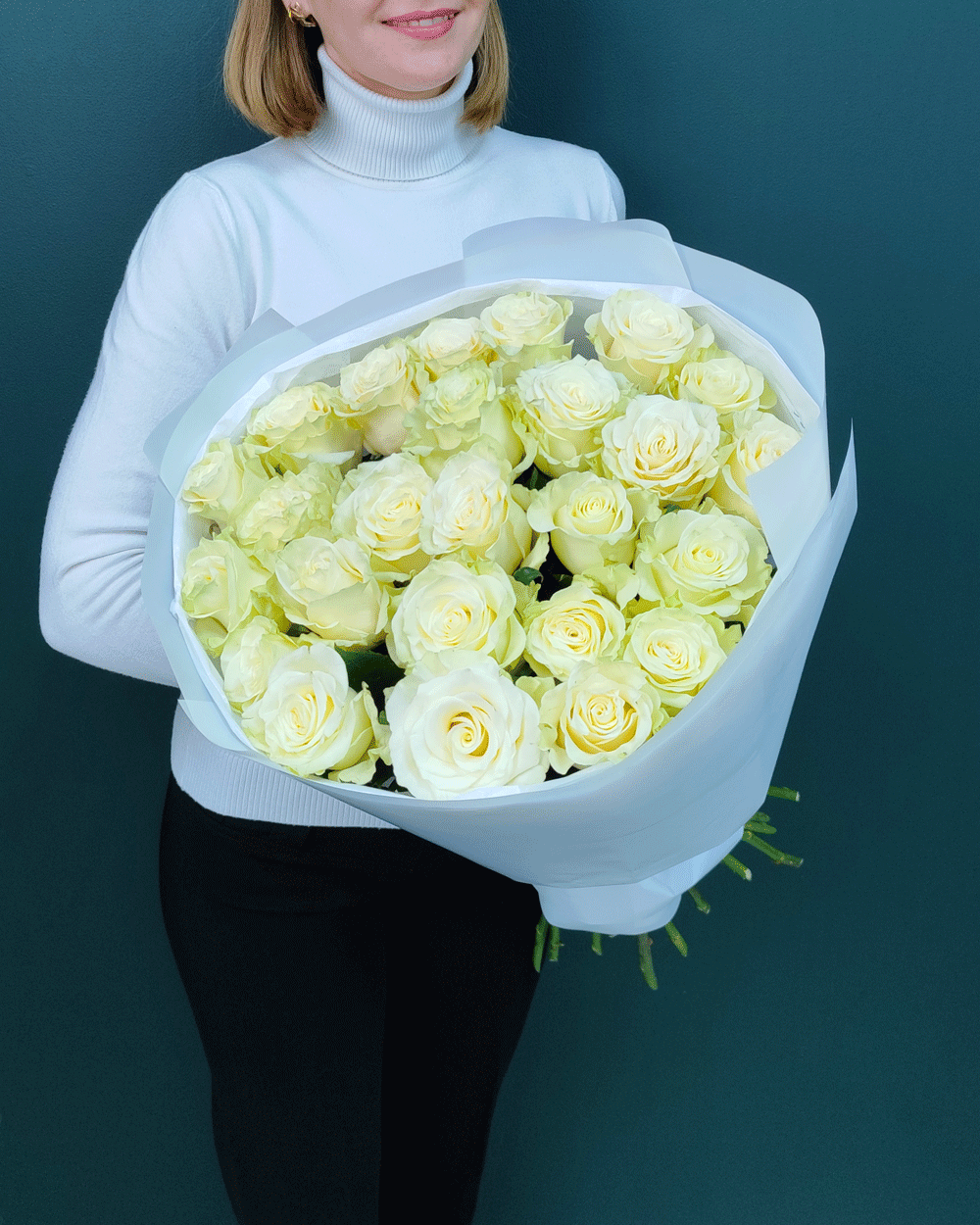 Роза белая Мондиаль,25 штук(00085)