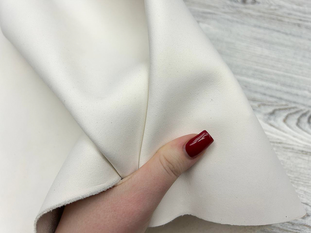 Кожа Nabuk Extra White 1,4–1,6 мм крупным планом