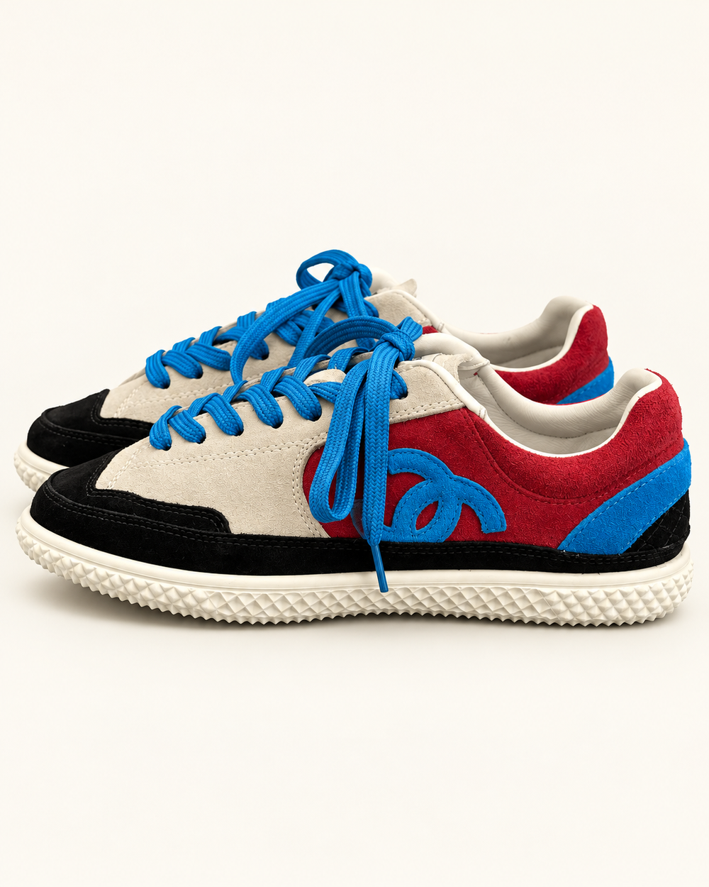 Женские кроссовки Chanel Trainers — красно-синие с кремовыми вставками