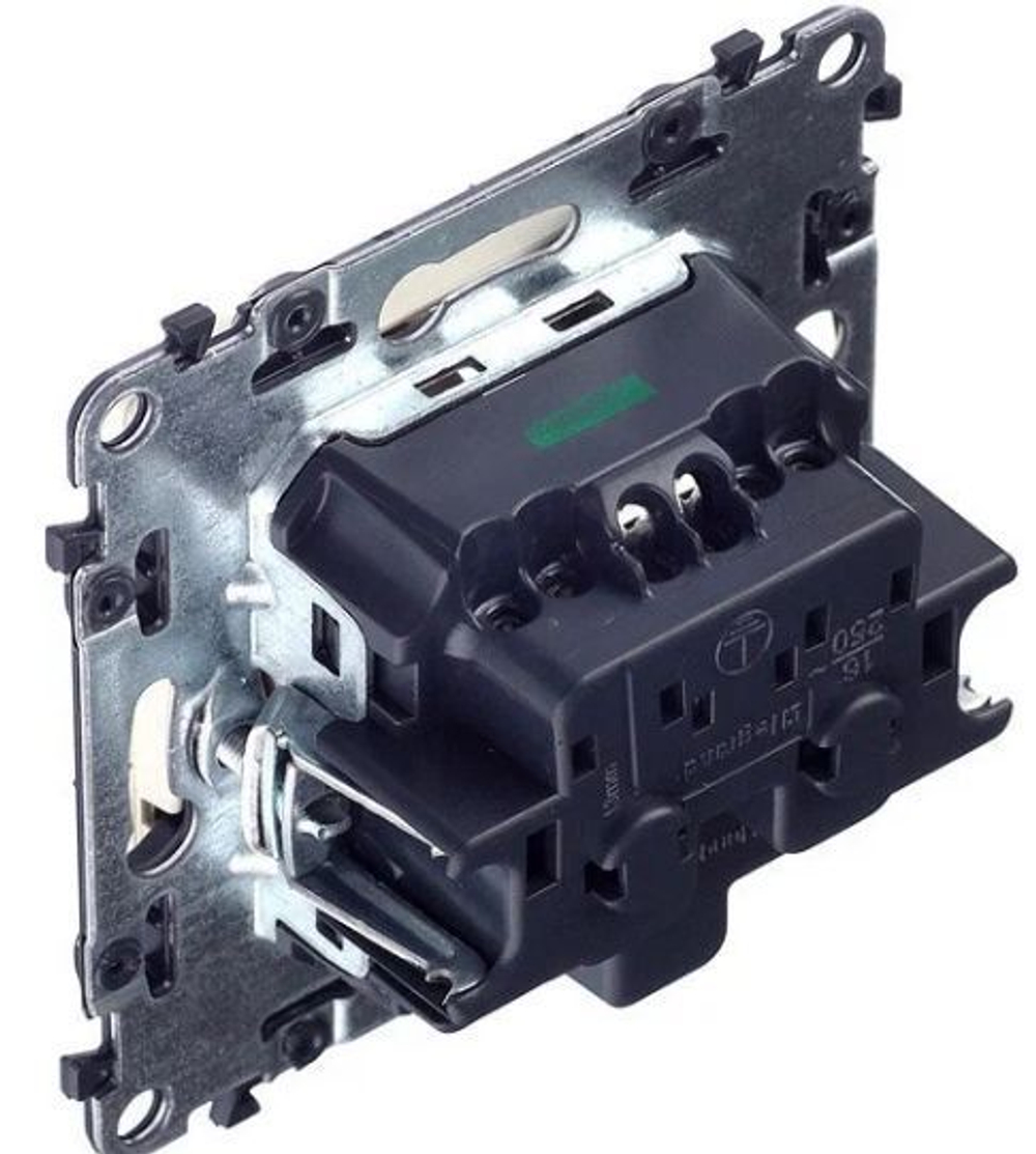 Розетка Legrand 753520 Valena Life, 16 А, с защитной шторкой, с заземлением