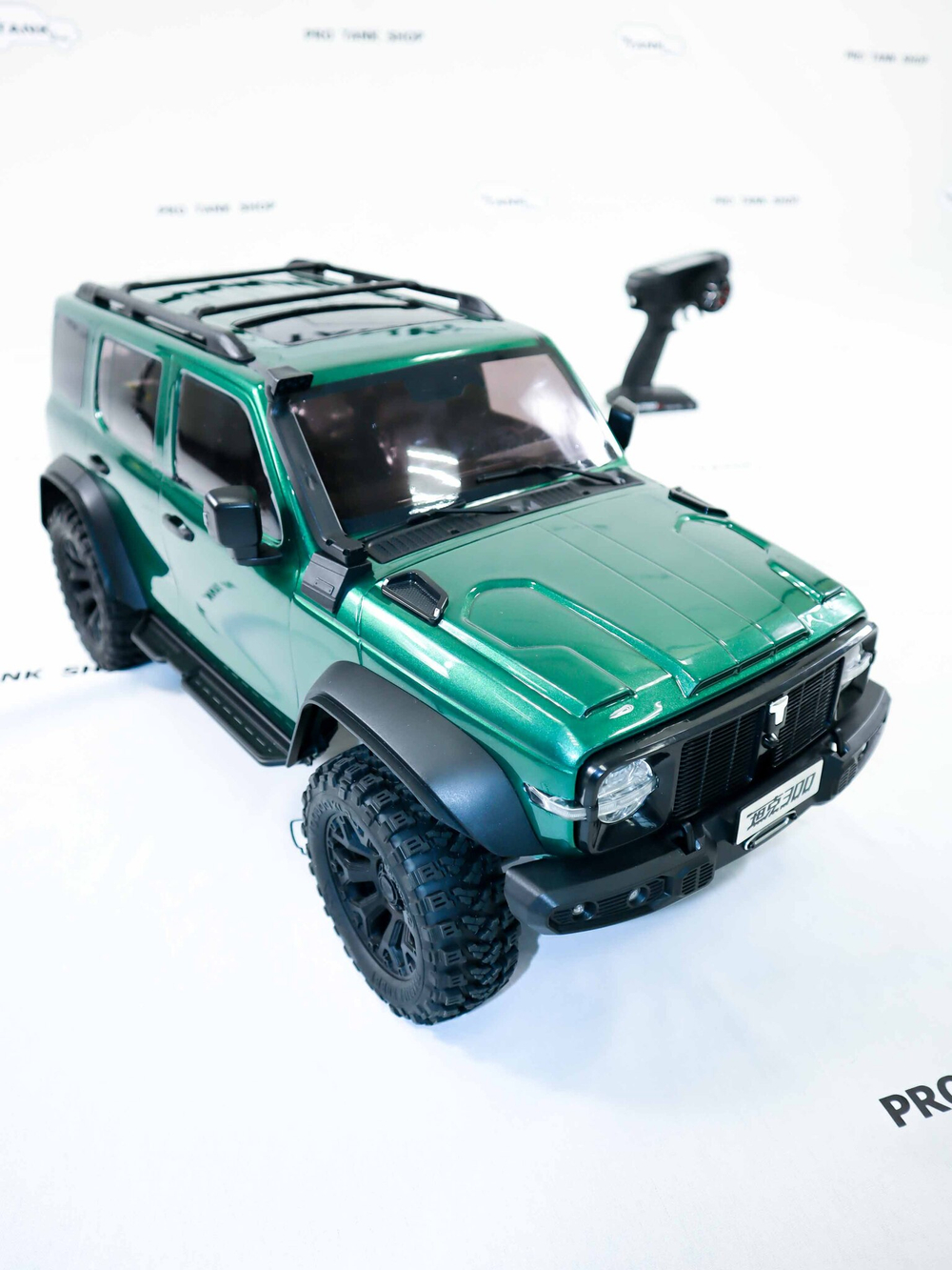 Радиоуправляемая модель автомобиля TANK 300 (ЗЕЛЕНАЯ) Масштаб 1:8 (УЦЕНКА)