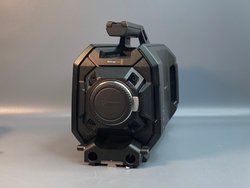 Blackmagic URSA 4K Canon EF Не включается