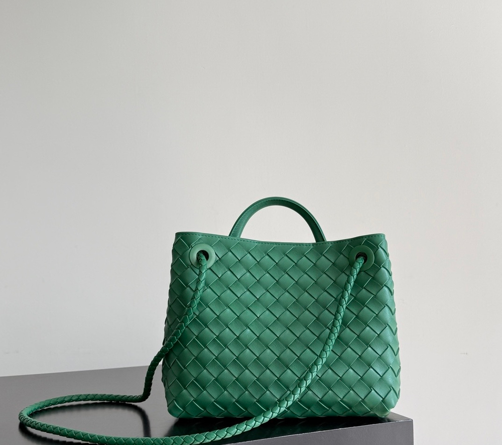 Сумка Bottega Veneta Andiamo Small — зелёная — фото 5