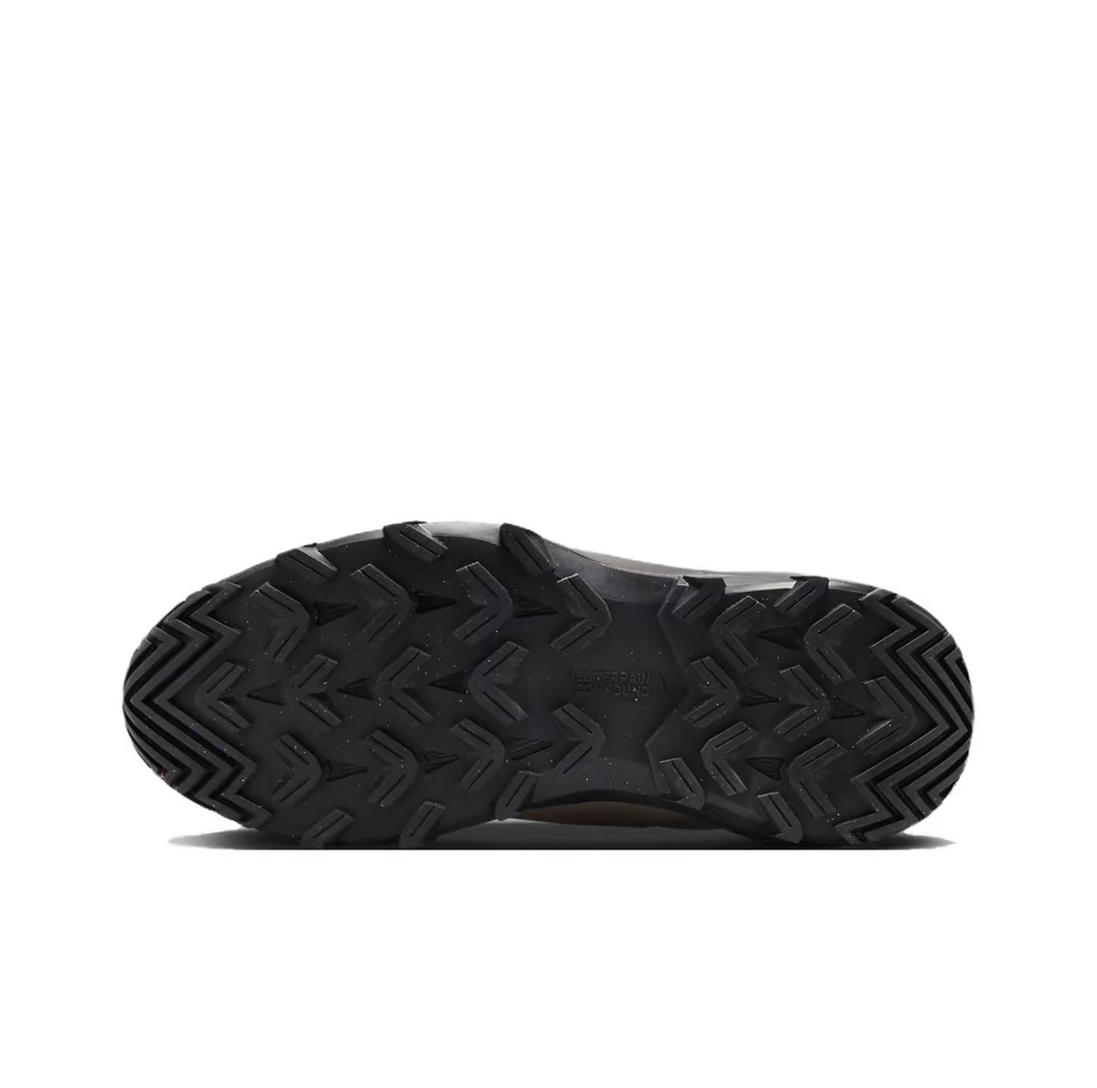 alt="Прочная резиновая подошва с глубоким протектором на Nike Cygnal Desert Ore"