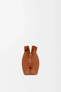 Loewe Сумка-клатч среднего размера Flamenco из телячьей кожи наппа, рыжевато-коричневый
