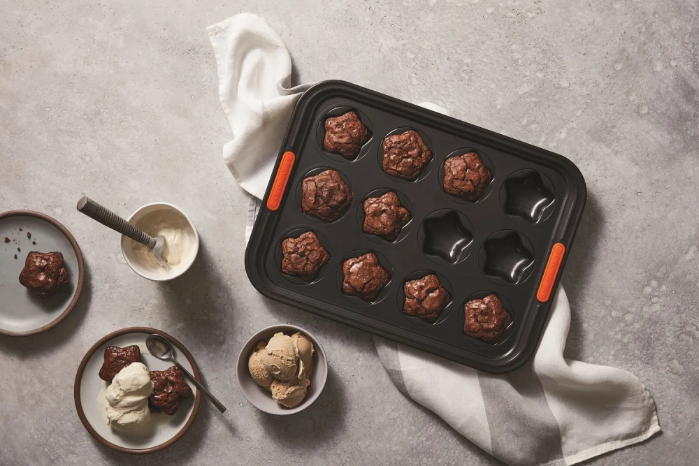 Le Creuset Форма для капкейков 12 звездочек. 46014000010000