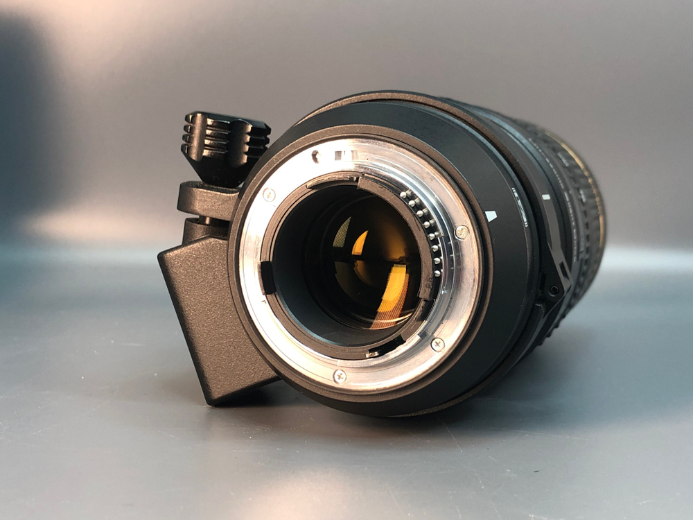 Tamron SP AF 70-200mm f/2,8 Di VC USD Nikon F, присутствуют небольшие царапины