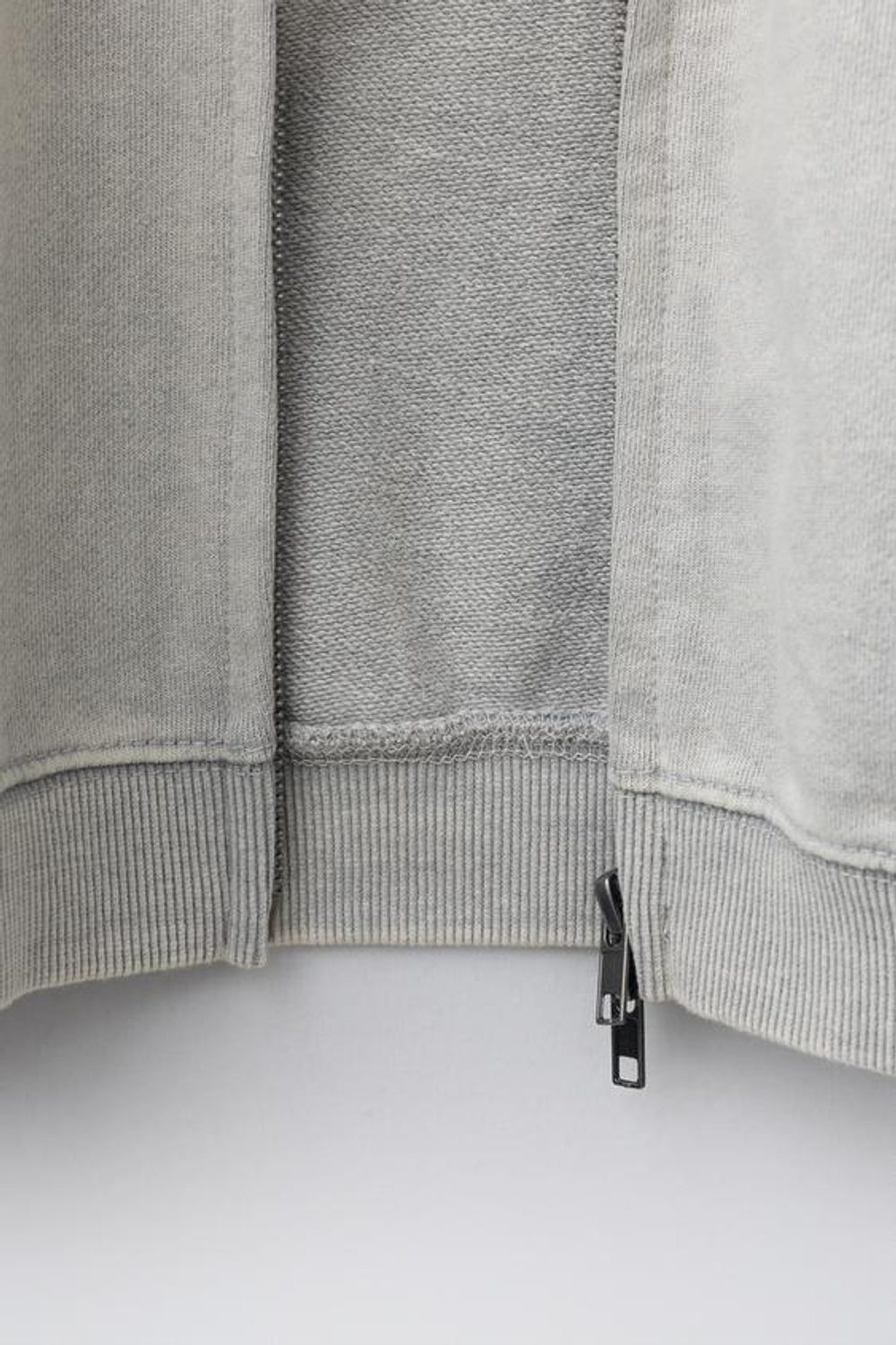 ZARA ТОЛСТОВКА С МОЛНИЕЙ И НАШИВКОЙ FADE OUT, СВЕТЛО-СЕРЫЙ