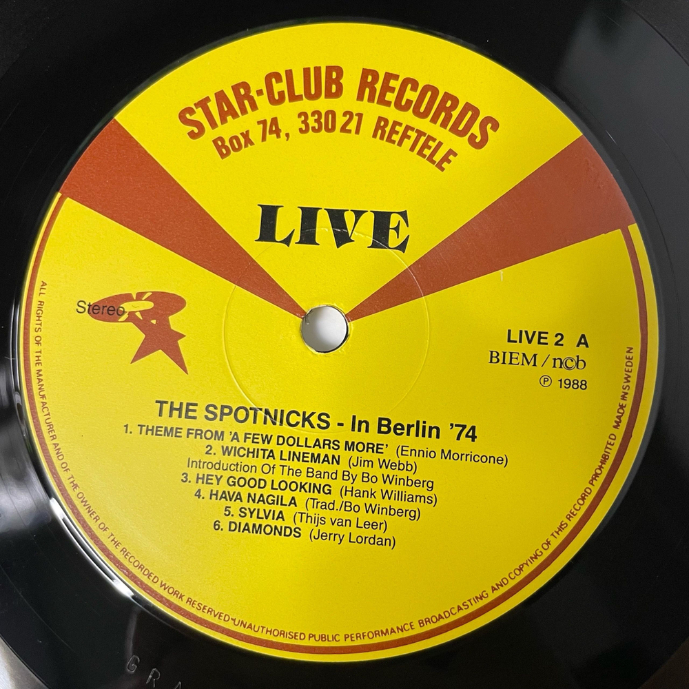 Винтажная виниловая пластинка LP The Spotnicks Live in Berlin 74 (Швеция 1988)