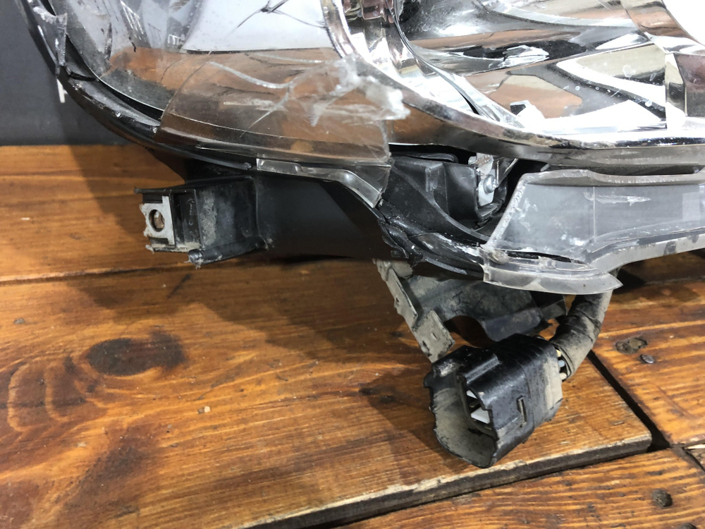 Фара правая Toyota Land Cruiser 200 15-21 Б/У Оригинал 8110560K12