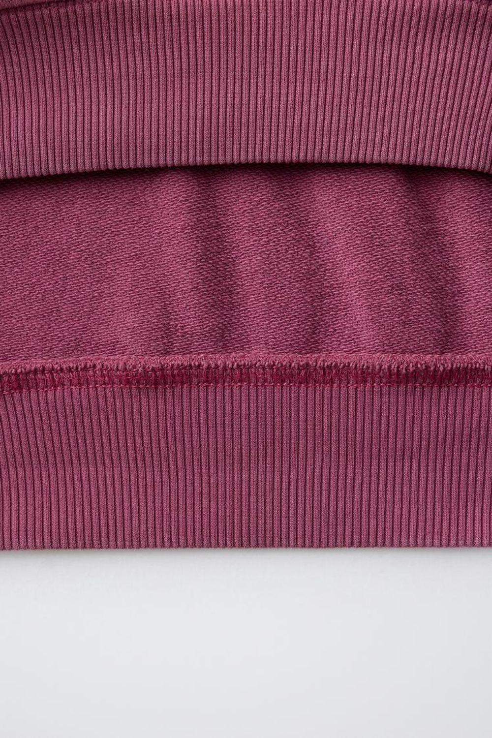 ZARA ТОЛСТОВКА ПОЛО С ТЕКСТОВЫМ ПРИНТОМ, БАКЛАЖАННЫЙ