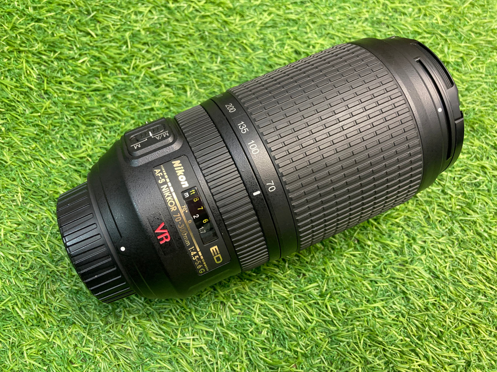 Nikon 70-300mm 4.5-5.6G ED-IF AF-S VR Zoom-Nikkor