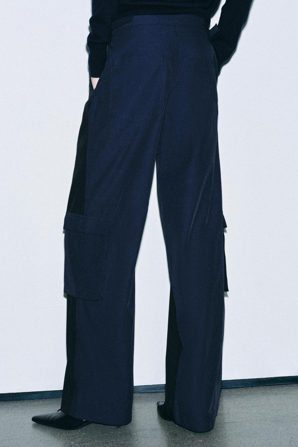 ZARA КОМБИНИРОВАННЫЕ БРЮКИ С КАРМАНАМИ — ZW COLLECTION, МОРСКОЙ СИНИЙ