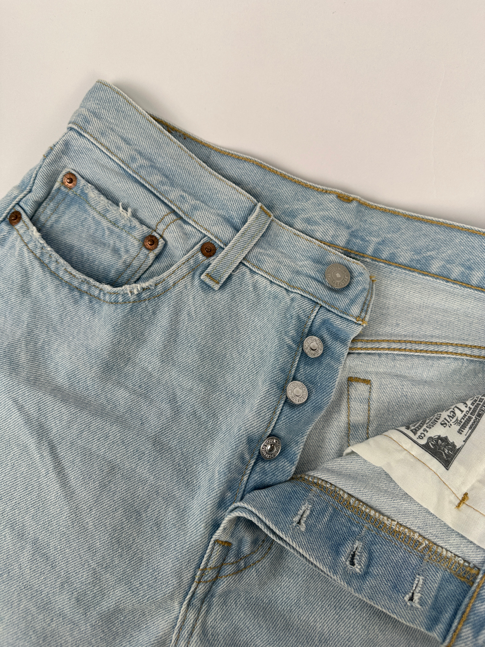 Джинсы Levis