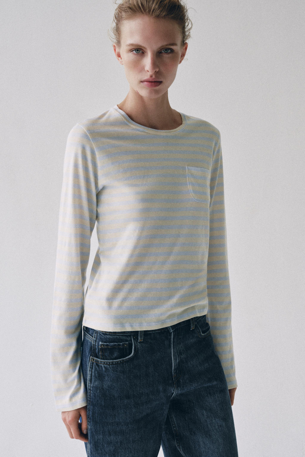 ФУТБОЛКА С КАРМАНОМ — ZARA