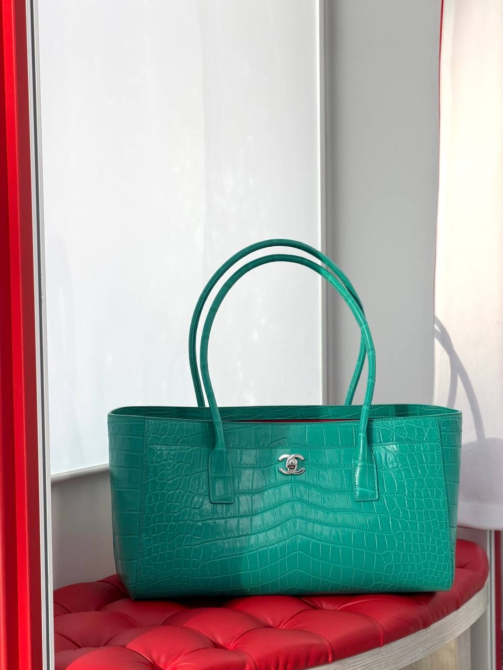 Сумка Chanel из кожи крокодила