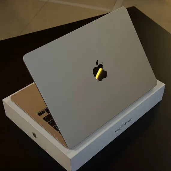 Б/У Ноутбук Apple MacBook Air 13 M5 16\512 Starlight 100% (10 циклов) (LR3F79GW9J)