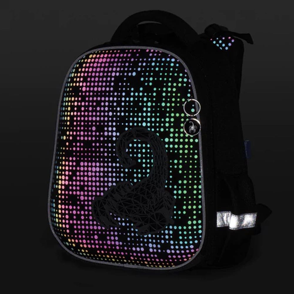 Ранец BRAUBERG LUMINOUS, 2 отделения, с брелоком, "Scorpio", СВЕТЯЩИЙСЯ РИСУНОК, 38х29х16 см, 271368
