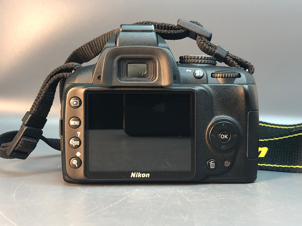 Nikon d3000(5900) + kit 18-55