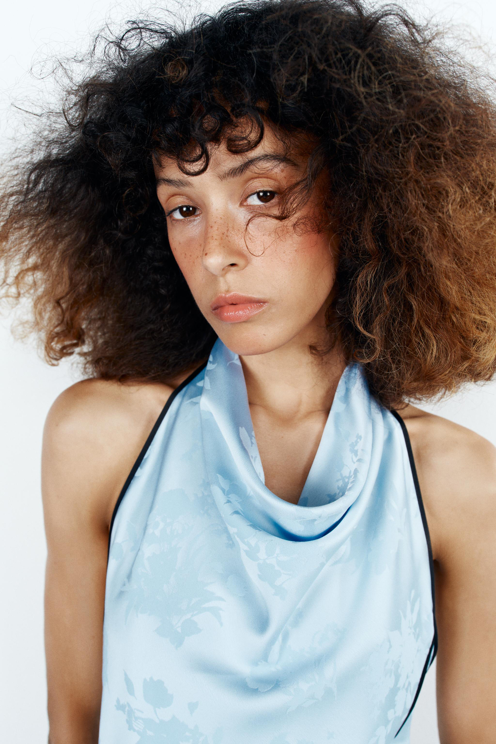 ПЛАТЬЕ МИДИ С ЖАККАРДОВЫМ ЦВЕТОЧНЫМ УЗОРОМ — ZARA