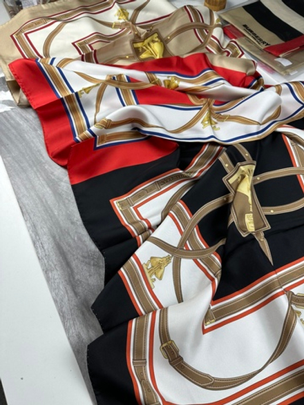 Шёлковый шарф Burberry, 210х70см, Ремни, подшит, с бирками и пакетом