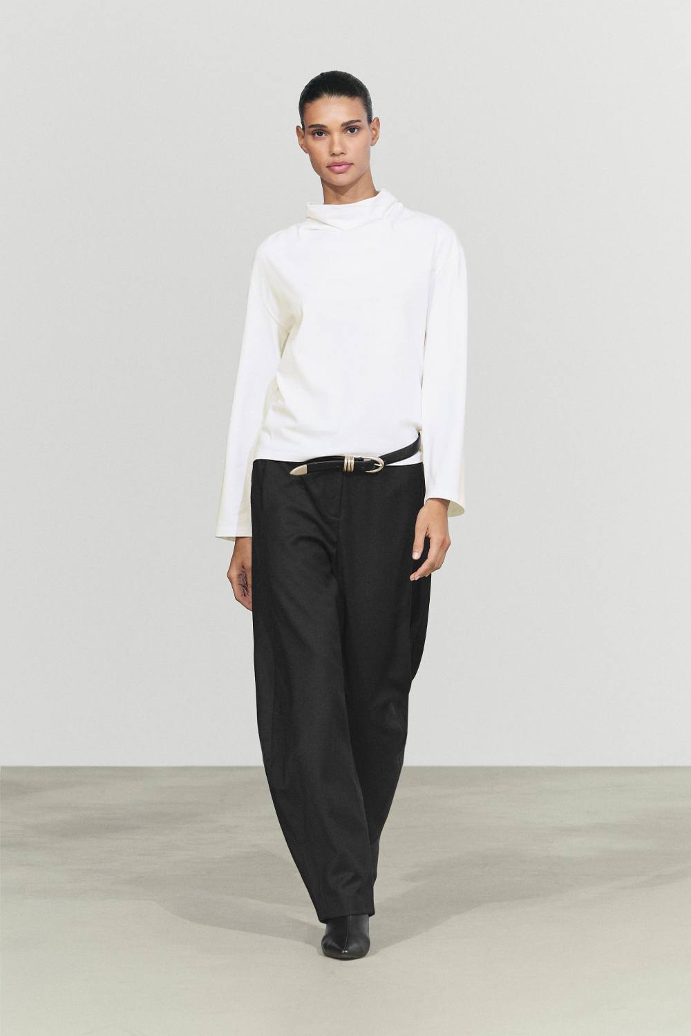 Massimo Dutti Футболка из 100% хлопка с драпированным воротом, белый