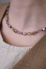 Колье кубики из сиреневых кристаллов Swarovski и гематита,оттенок золото