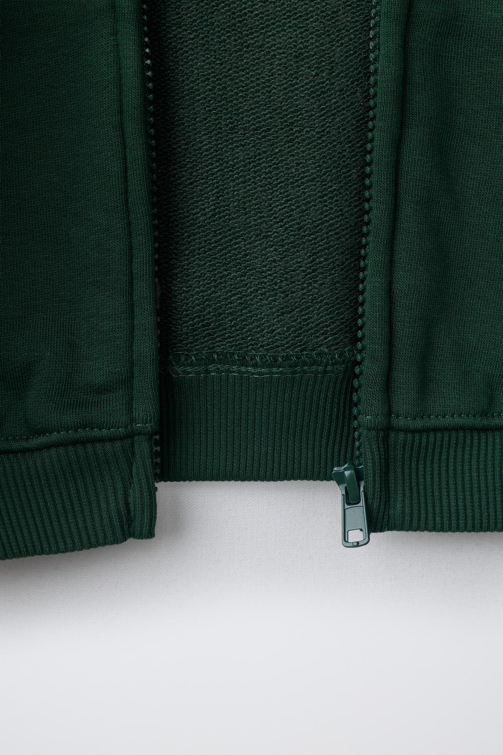 ZARA ХУДИ С МОЛНИЕЙ, БУТЫОЧНО-ЗЕЛЕНЫЙ